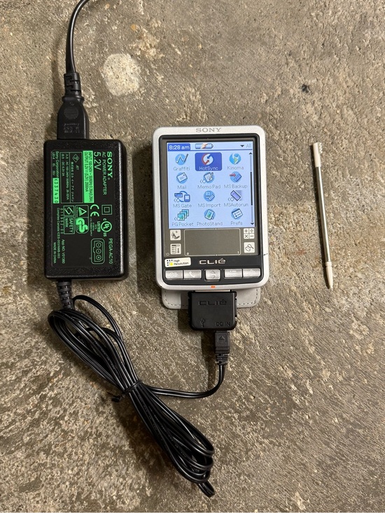 Sony Clie PEG-SJ22 Palm Pilot PDA With Charger & Stylus